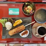 太郎茶屋 鎌倉 - 肉巻きおにぎり棒¥690外　鎌倉モーニングのトーストを肉巻きおにぎりにしたものと伺い注文したが茹で卵・唐揚げ・スパゲッティが無く、肉巻きも1本しかなく食べ足りず大きく不満の残る食事となった。