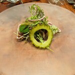 リストランテ ハラシマ - カツオのカルパッチョ　ゴーヤのピクルス添え