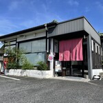 太郎茶屋 鎌倉 - 外観。店前に駐車場あり。