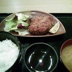 馬刺屋 マサシ - 馬肉メンチカツランチ。