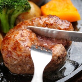 “肉汁溢れる”ひげ自慢のハンバーグ‼‼