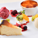 カサ・デ・フジモリ - シェフおすすめのデザート盛り合せ