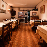 カサ・デ・フジモリ - フラメンコが流れる落ち着いた店内