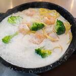 魔法のパスタ - 小エビクリーム