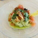 魔法のパスタ - 季節限定！いくらとスモークサーモンの冷製バジルソース
