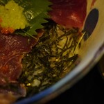 和酒バル 燻銀 - たっぷり敷かれた刻み海苔