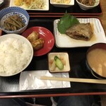 ごはんばー - 歳を取るとこういうものが食べたくなります。ちなみに煮魚を頼んだのは自分だけでした。