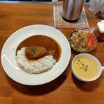 ヤスハラ - 和牛ハンバーグカレーとサラダとスープ