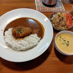 ヤスハラ - 和牛ハンバーグカレーとサラダとスープ