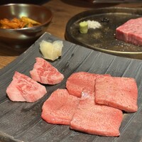 和牛とタン 焼肉 とみ 新橋本店 - 