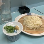 じんで  - となりの方の　ざるうどん　　600円