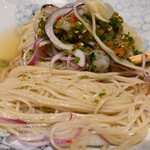 麺庵 利休 - 生赤海老とミントの冷たいまぜそばの麺