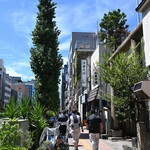 麺庵 利休 - 店の並び、中華そばねむ瑠の隣の隣