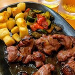 サイゼリヤ - フードメニューで1番高い価格のものをオーダーしたであります‼️く(⁠・⁠▽⁠・⁠)ペシッ‼️✨《ラムと野菜のグリル》税込￥870であります‼️ペシッ‼️