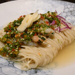 麺庵 利休 - 生赤海老とミントの冷たいまぜそば