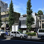 麺庵 利休 - 店の並び