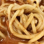 蒙古タンメン中本 - スープに潜らせた麺