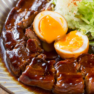 とろける食感がクセになる♪当店名物・豚の角煮