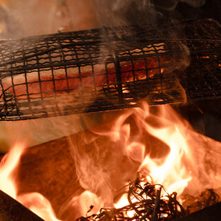 SNS映えする盛り付けも魅力の名物わら焼きとこだわりのおでん