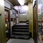 尾張屋 - そして階段を上がれば