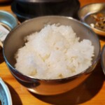 上の焼肉屋 - 熱々のご飯