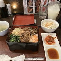 馬車道 de 焼肉 DOURAKU CORRIDA 北仲ブリック＆ホワイト店 - 