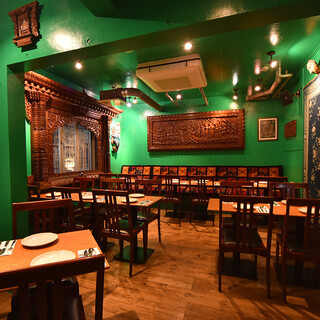 赤の部屋、緑の部屋、黄色の部屋、フロアーごとに違った雰囲気でお楽しみ頂けます。