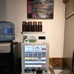 NIBOSHI MANIA - メニューの黒板と券売機