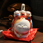 NIBOSHI MANIA - ウォーターサーバ横のカウンターにある猫の福禄寿