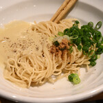 NIBOSHI MANIA - アサリの和え玉、麺の下に油