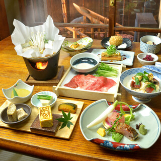 各地より厳選直送食材で作る旬の味覚料理を各種ご用意