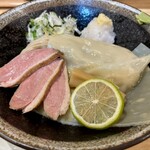 開運橋通 ふじ原 - 鴨肉と、麺を覆っている座布団麺