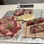 イトーロイン - タン盛り合わせ（上塩タン、ねぎ塩タン、ねぎ塩タンカルビ）
