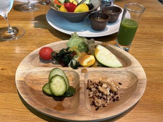 野菜がおいしいレストラン LONGING HOUSE - 契約農家から届く野菜のビュッフェ