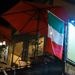 イル カンパネッロ - イタリアの国旗と黄色い看板が目印！