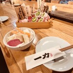 一力 - 野菜串の見本とお通し