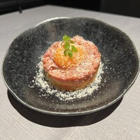 焼肉×創作びすとろ 笑進笑明 - 和牛ユッケ笑進笑明style