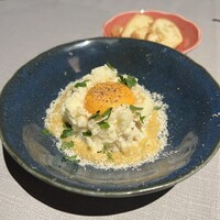 焼肉×創作びすとろ 笑進笑明 - スモーク牛タンのポテトサラダ