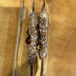 草原の料理 スヨリト - お通しの串焼き