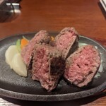 炭焼き 銀座まつもと - レア！どのソースとも合う良いお肉☺️