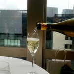 サーラ アマービレ - スタッフさんが注いでくれます♬.*ﾟ