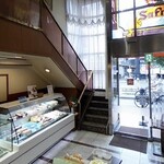 洋菓子のサフラン 寺田町店 - 店内