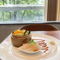 蔭山樓 表参道店 - 朝採れ蒸し野菜と鮮魚のカルパッチョ