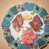 横浜 うしみつ - 厳選タン厚切り　～レモン～ 厳選和牛赤身　～山葵～ 厳選和牛赤身　～淡雪塩～