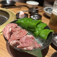 中目黒焼肉 登牛門 - 豚コメカミ×ピーマン