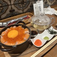 Seafood bar Ermitage 代々木店 - 炙りサーモンいくら丼