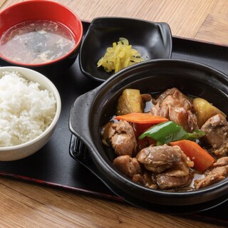 素材の旨味が詰まった土鍋スープが決め手◎ガチ中華定食を堪能♪
