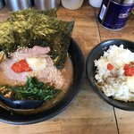 家系ラーメン 傳助 - 