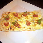 居酒屋 かまどか - 六種のチーズのピッツァ