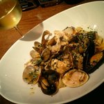 イタリアン レストラン ピンナピンナ - アサリ・蛤・ムール貝・イサキの軽いトマトソース・マファルディーネ（麺が見えない）